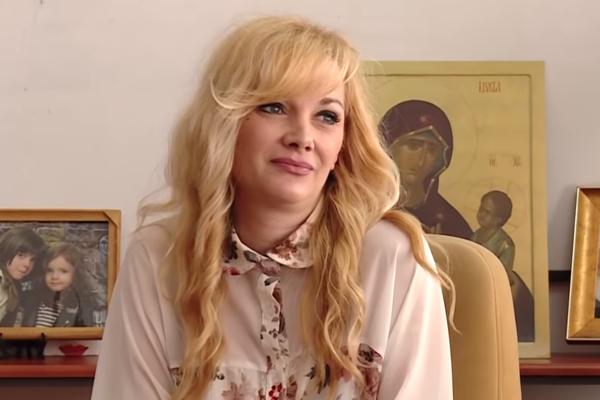 SLAVNA GLUMICA I POLITIČARKA PRONAĐENA MRTVA! Svi tuguju za ovom ženom i pitaju se ZAŠTO?