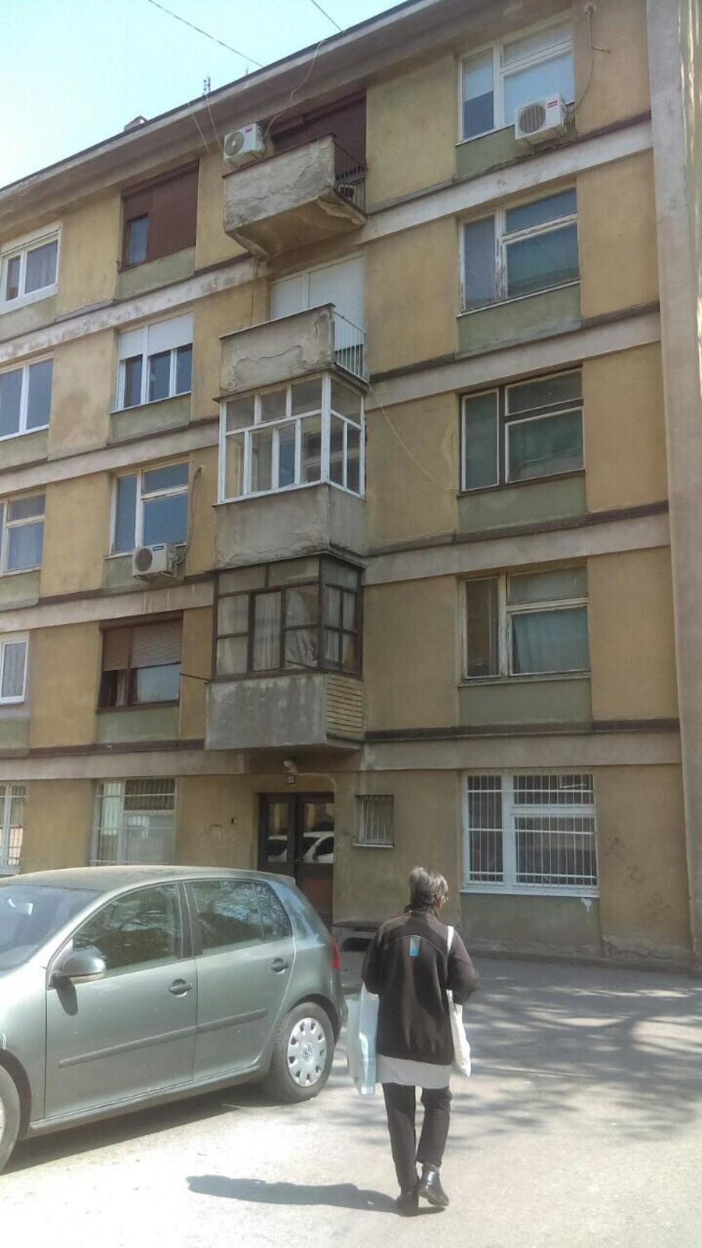 Zgrada sa koje je pala Iva  