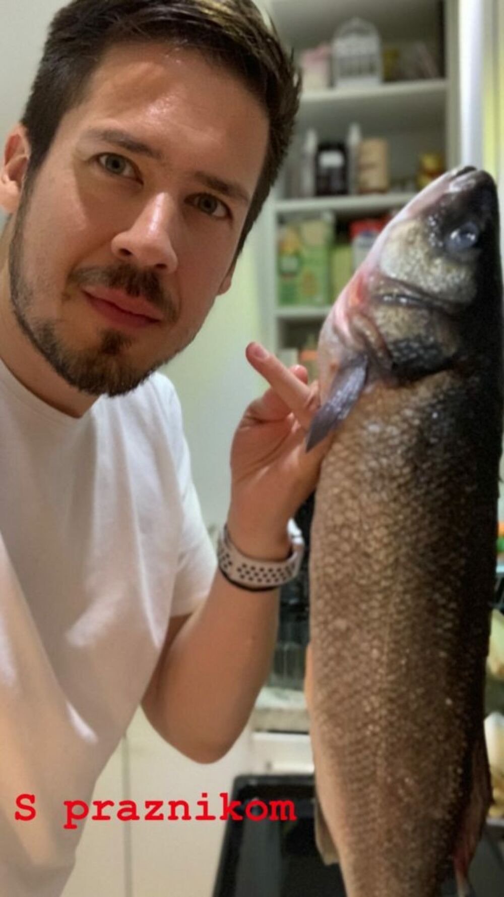 Pevač upecao veliku ribu