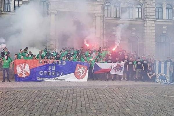 PAKLENE SCENE U ČEŠKOJ: Albanci sa Kosova neće moći da spavaju posle ovoga što su im priredili češki navijači!