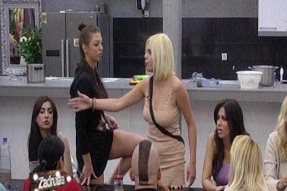 SANJA STANIJU GAĐALA, MATORA JE PLJUNULA U LICE! Žestok obračun u Zadruzi! (VIDEO)