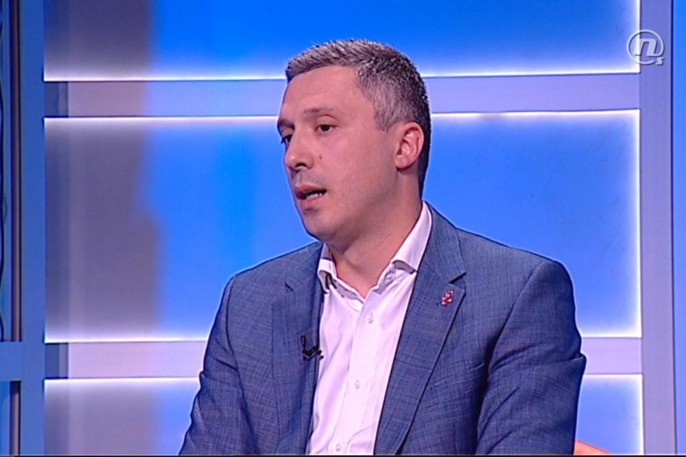 NAJJAČI GEJ POSTER IKAD! Boško Obradović se našao na meti tviteraša zbog ove FOTOGRAFIJE! (FOTO)