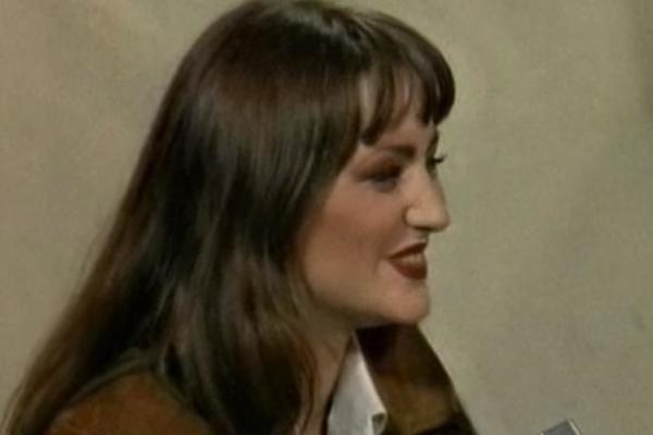 DA LI PREPOZNAJETE OVU PEVAČICU? Dve decenije je na SCENI, mnogo je POPULARNA, ali danas izgleda POTPUNO DRUGAČIJE!