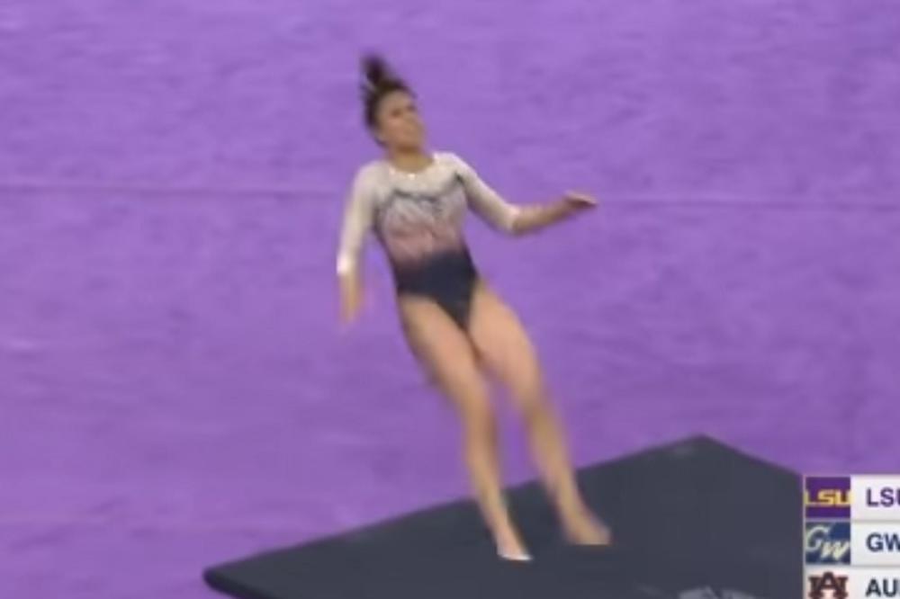 NAJGORA POVREDA U ISTORIJI GIMNASTIKE: Uradila dupli salto pa polomila obe noge i oba kolena!