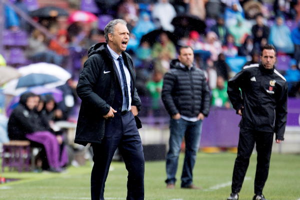 TO SE ZOVE HEROJ: Trener velikana iz Primere ima leukemiju, ali i dalje predvodi klub sa klupe!