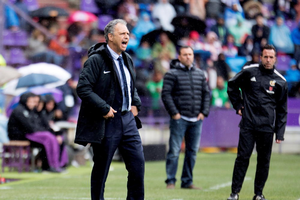 TO SE ZOVE HEROJ: Trener velikana iz Primere ima leukemiju, ali i dalje predvodi klub sa klupe!