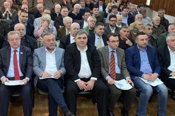 UDRUŽENJE SRBA KIM USVOJILO DEKLARACIJU: Kosmet je neodvojivi deo Srbije, zločince za etničko čišćenje kazniti!