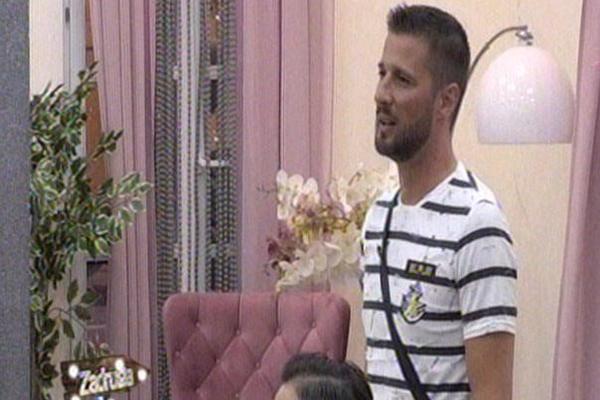 MARKO JOJ SASUO SVE U LICE: Gledam da te odje*em od naše veze! (VIDEO)