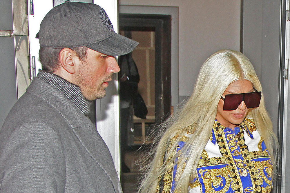 NAJBLIŽI SARADNIK POP ZVEZDE PRVI PUT PROGOVORIO: Zbog JK su mi sva vrata zatvorena! POBESNEO!