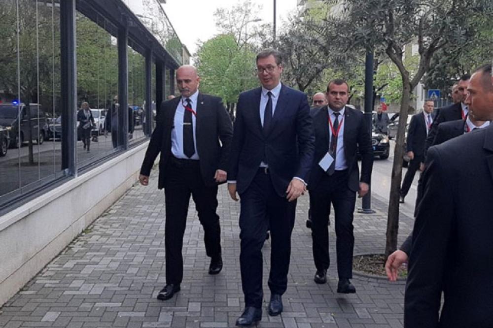 VUČIĆ U MOSTARU! Prvo OČI U OČI sa Čovićem, onda obilazi SAJAM i SRPSKU SVETINJU u Šantićevom gradu (FOTO)