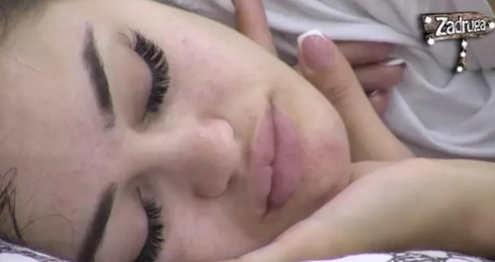 Ana Korać: neprepoznatljiva bez šminke  