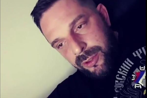 JA TI MAJKO ŽIV DOĆI KUĆI NEĆU I U CRKVI ZAPALI MI SVEĆU! Vođa NOĆNIH VUKOVA peva pesmu u čast HEROJA S KOŠARA