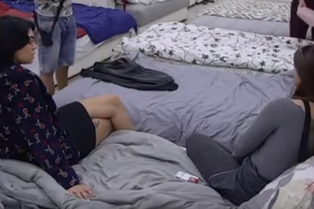 ZGADILA IM ŽIVOT: Zadrugarke našle NJEN PRLJAV VEŠ, nisu očekivale takav SMRAD, a onda je Mina uradila ovo! (VIDEO)