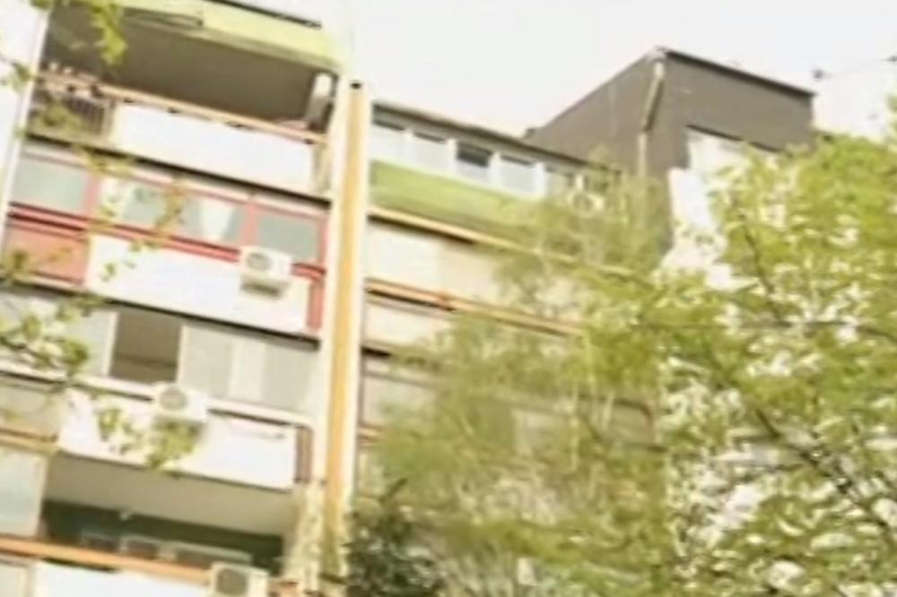 TRAGEDIJA NA NBG: Dečak (12) noćas pronađen na travi posle pada sa 7. sprata zgrade, UMRO U BOLNICI