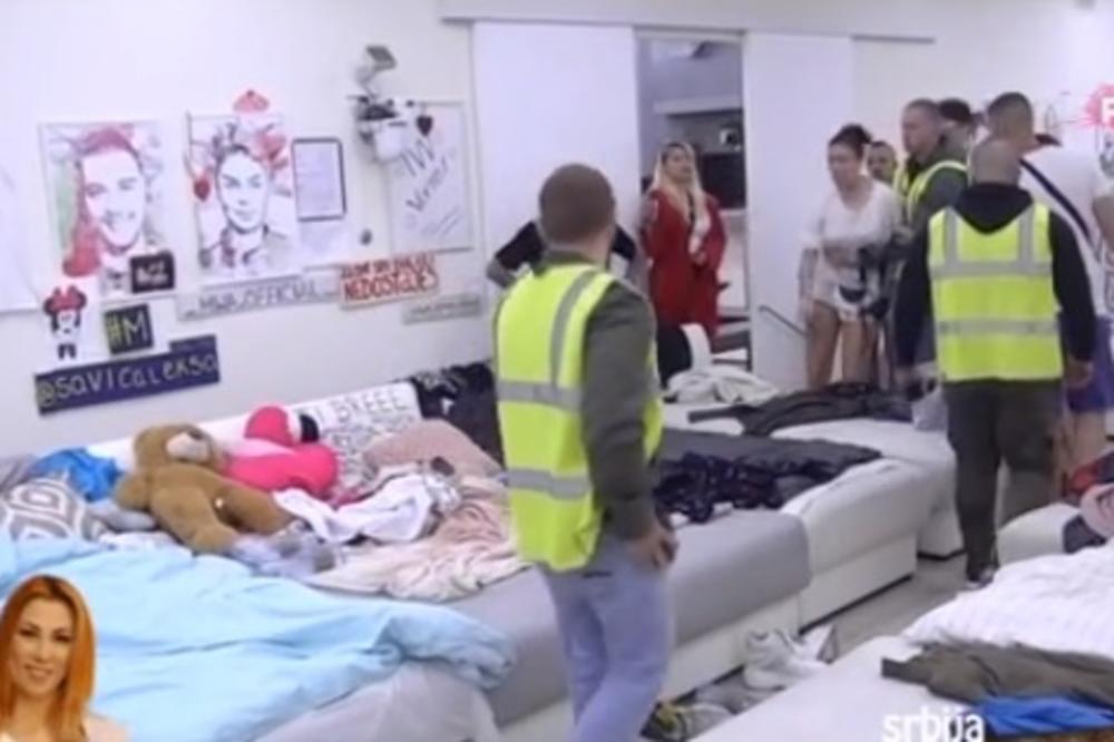 MINA DOBILA NAPAD HISTERIJE, PA PESNICOM SLOMILA OGLEDALO: Ne mogu više, kao da sam U LUDNICI! (VIDEO)