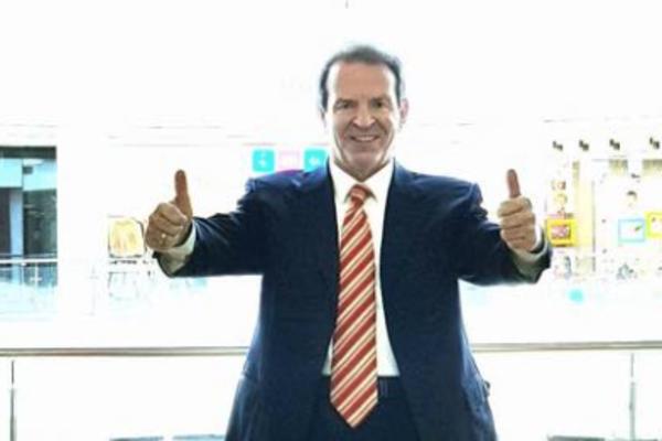 BOGOLJUB KARIĆ CARUJE NA DRUŠTVENIM MREŽAMA: Ima 1,2 miliona pratilaca više od drugih? Ili nema? Ovo je istina!