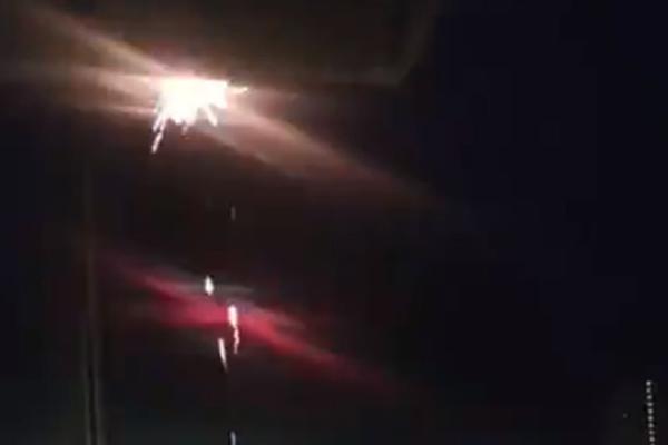 RONALDO, NARUČILI STE BUĐENJE! Ajaksovi navijači vatrometom i bukom budili igrače Juventusa u 3 sata ujutru!