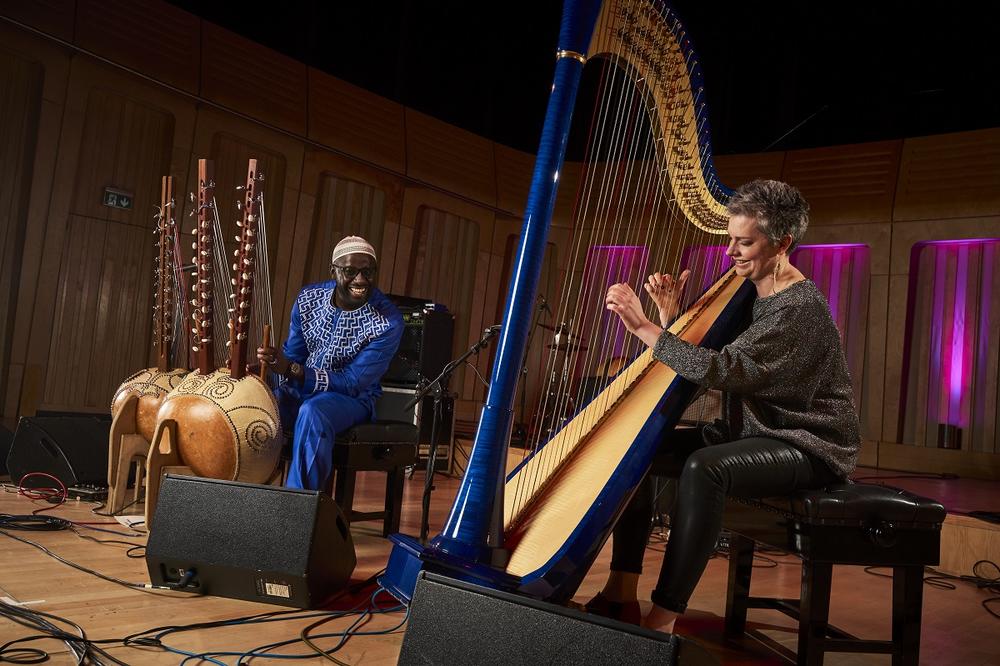 ESPRESO VAS VODI NA KONCERT: Delimo 3x2 karte za Katrin Finč i Seku Keitua u Domu omladine Beograda