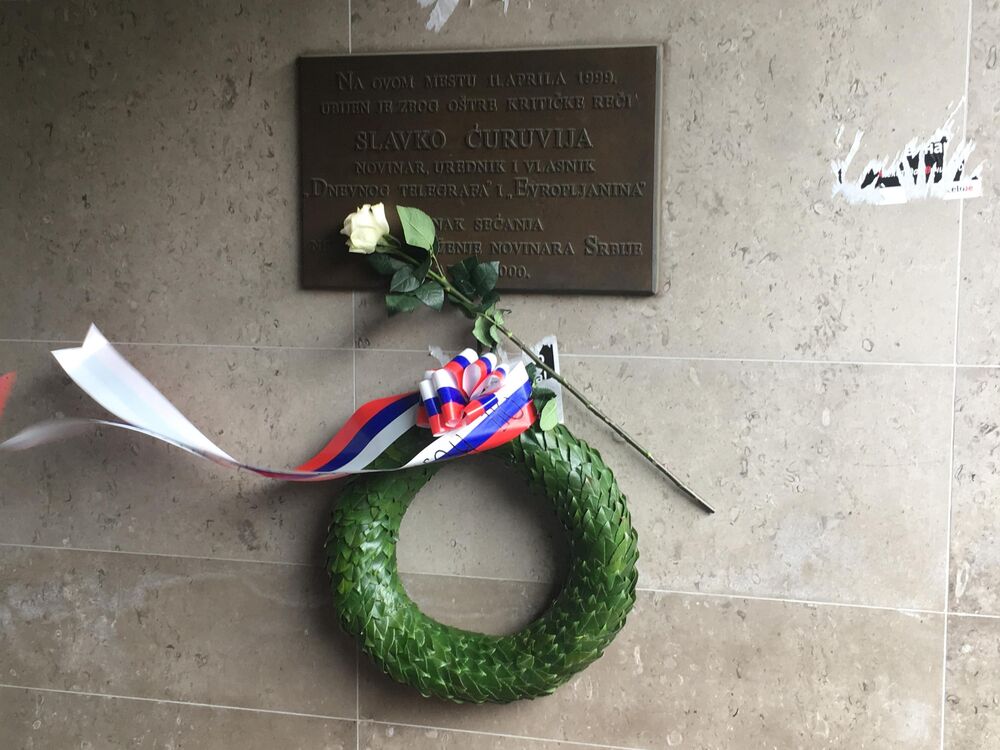 Spomen ploča, Polganje venca, Slavko Ćuruvija