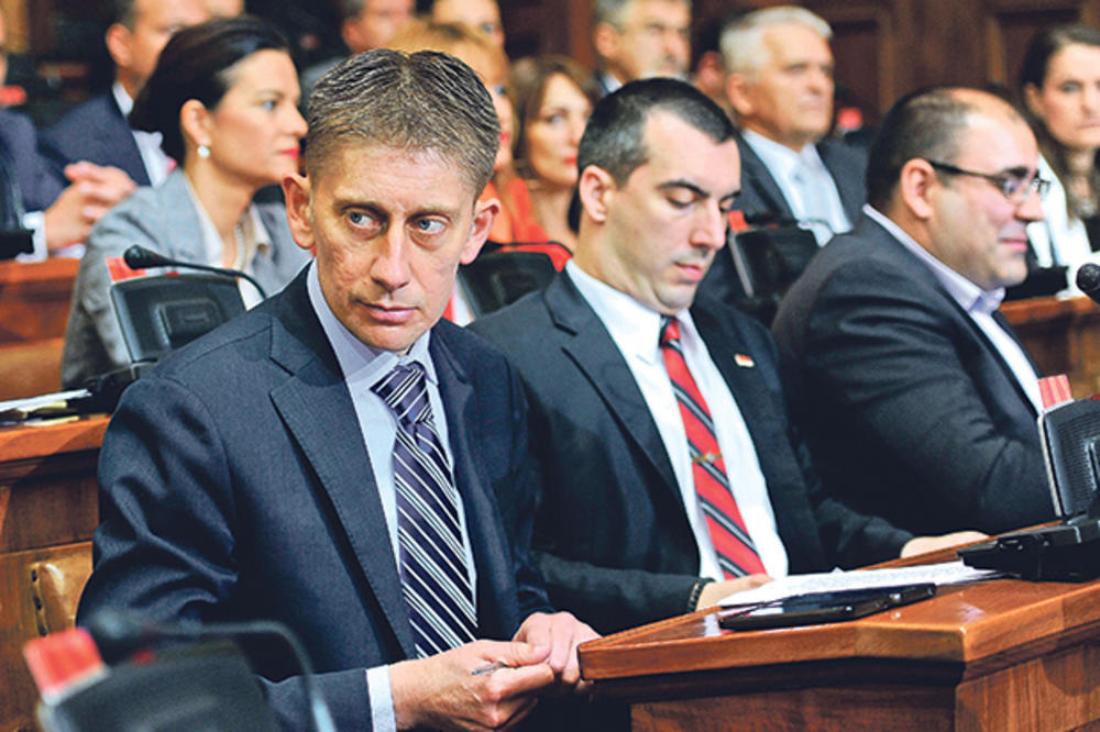 ŠTRAJKOVAĆEMO GLAĐU DOK DRŽAVA NE STANE NA KRAJ NASILJU! Martinović i poslanici SNS od sutra stupaju u štrajk glađu