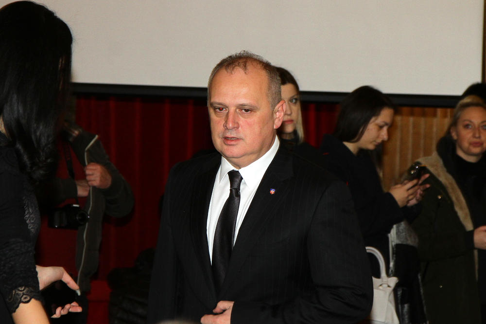 ZAMENIK GRADONAČELNIKA SUTRA U 11.55 POČINJE ŠTRAJK GLAĐU: Vesić sa Vulinom PROTIV NASILJA OBRADOVIĆA I ĐILASA