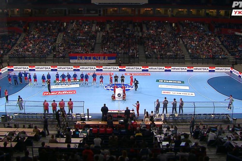 PROŠLOST NEKA OSTANE U PROŠLOSTI: Rukometaši Srbije i Hrvatske se izljubili i zagrlili nasred Arene!