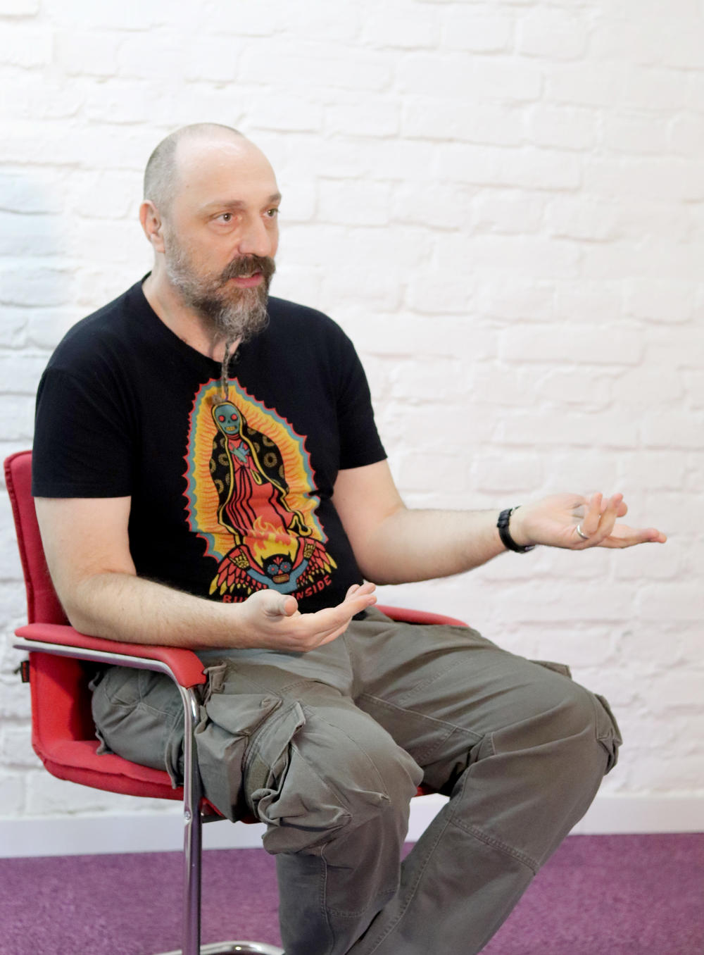 Započeo karijeru kao basista  