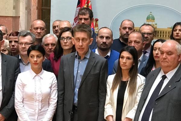 NIKO NEĆE ŠTRAJKOVATI GLAĐU! Nakon razgovora sa Vučićem, POSLANICI PROMENILI ODLUKU!