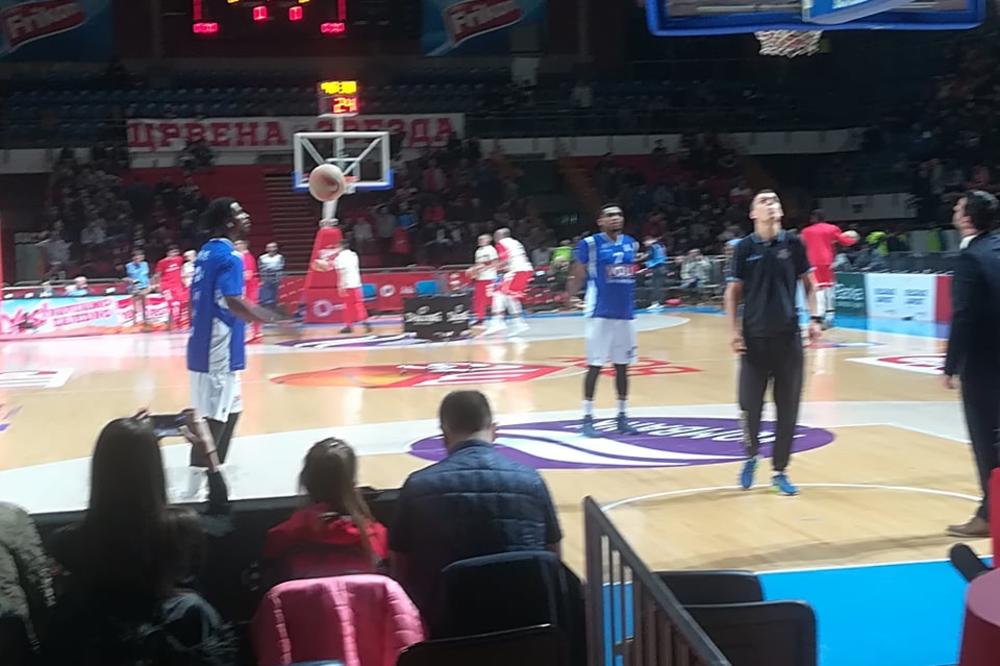 NISU MU ZABORAVILI PROŠLOST: Delije zasule uvredama košarkaša Budućnosti čim je kročio u Pionir!