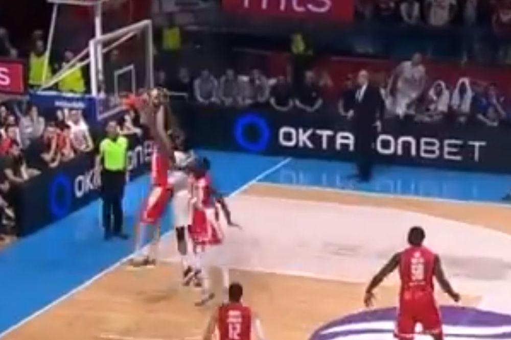 ZVEZDIN BANANAMEN U PIONIRU: Davidovac monstruoznom blokadom posramio Klarka!