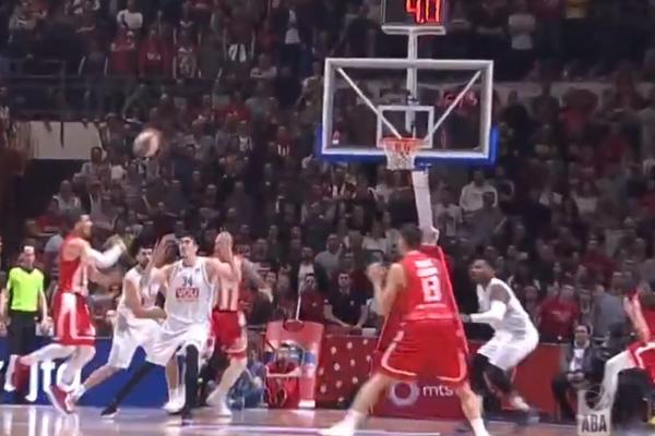 BILI BERON U STILU TEODOSIĆA: Pas bez gledanja, pa monstruozno zakucavanje Mohameda Fajea!