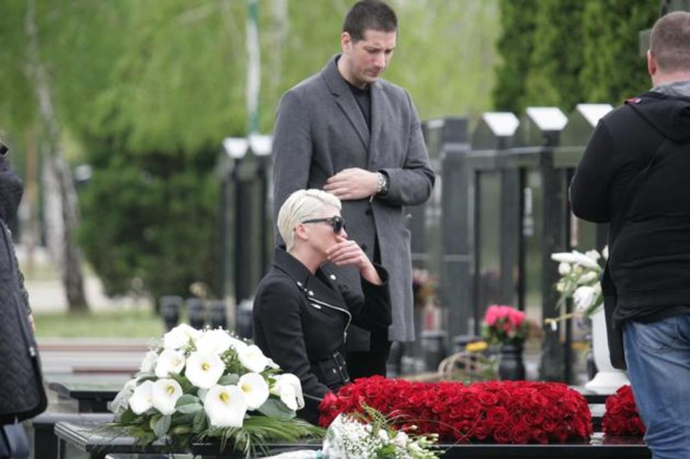 NE MIRI SE S TIM DA JE IZGUBILA MAJKU: JK svaku objavu posvećuje POKOJNOJ DIVNI, a sad je OGOLILA SVU BOL!