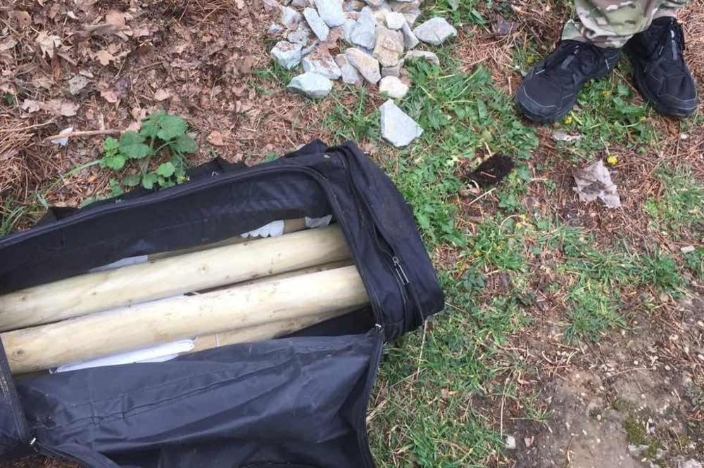 SKANDAL, PRONAĐENE JOŠ DVE TORBE SA KAMENICAMA I MOTKAMA U CENTRU BG: Đilasovci ih spremili da urnišu grad!