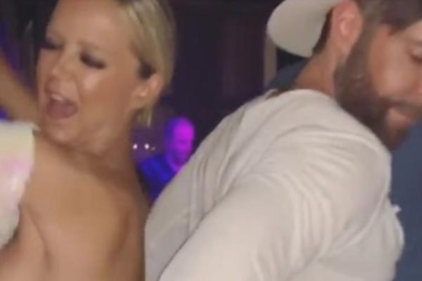 MAJA ŠUPUT SE BAHANALISALA PO BEOGRADU: Hrvatska pevačica proslavila DEVOJAČKO VEČE u srpskoj prestonici (FOTO)