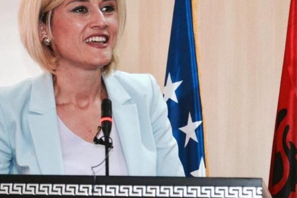 OVO JE ALBANKA KOJA ĆE SRBIMA DOĆI GLAVE: Voli da nosi HALJINE, a obožava i jednog SRPSKOG PRIJATELJA