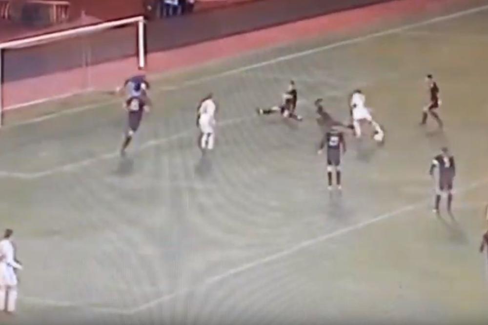 JEDAN U MALINE, DRUGI PO BUREK, A TREĆI... Gomeš pobacao driblinzima igrače Čuke po travi, pa zakucao loptu u mrežu