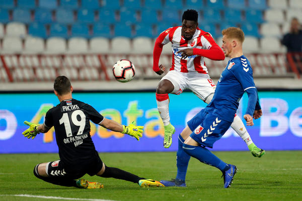 POSLE POBEDE CRNE VESTI: Boaći u bolovima, kolima Hitne pomoći napustio Marakanu!