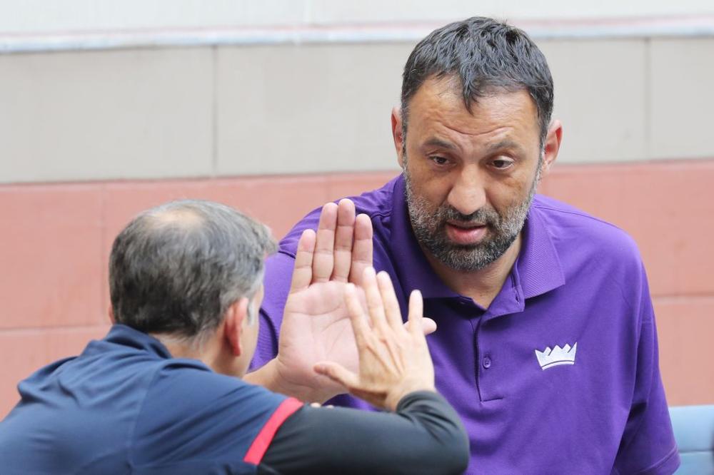 NIJE ČASIO NI ČASA: Vlade Divac pronašao novog trenera za Sakramento!