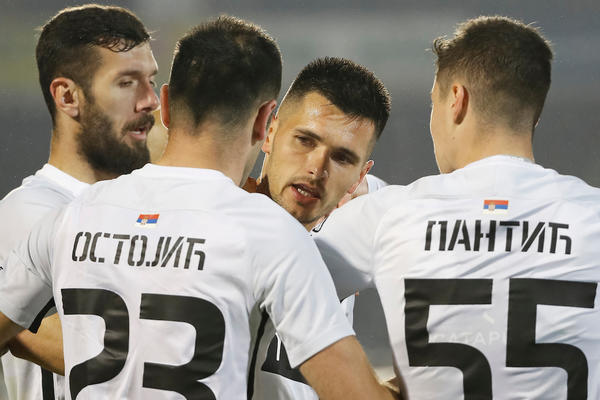 POTREBNI SU NAM GROBARI DA BISMO OSVOJILI KUP: Igrači Partizana očekuju da navijači prepoznaju važnost momenta!