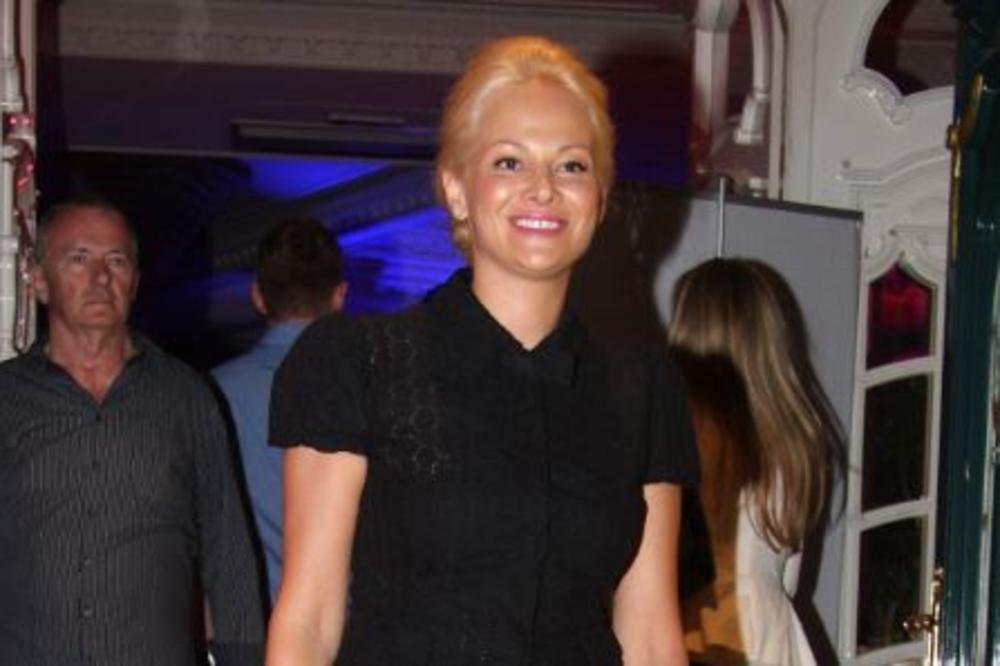 PRVI PUT POSLE OČEVE SMRTI: Ilda Šaulić se ponovo smeje! EVO KO JE USPEO DA VRATI OSMEH NA LICE ŠABANOVOJ ĆERKI!