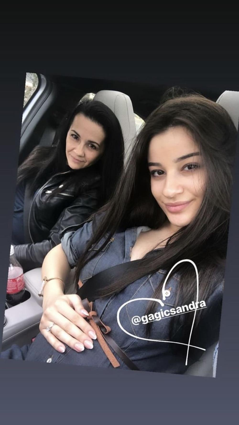 Darkova Marina pozira s majkom Sandrom