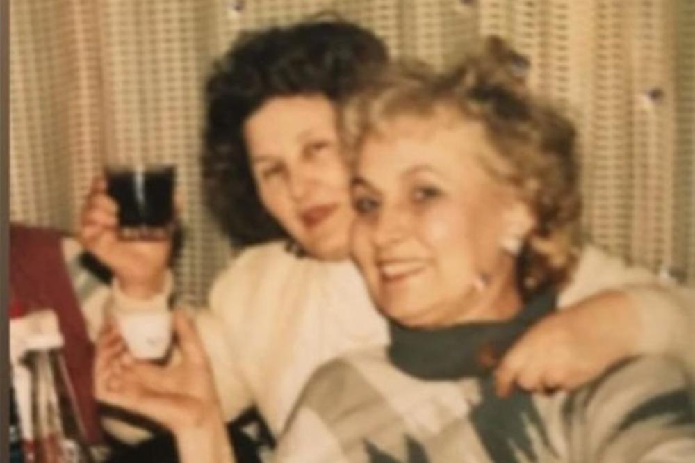 NIKAD VIĐENE FOTOGRAFIJE BRENE SA MAJKOM! Na godišnjicu smrti pevačica uputila dirljive reči pokojnoj Ifeti Jahić!