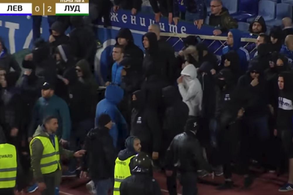 LUDI BUGARI UMALO DA LINČUJU FUDBALERA: Dao gol,  pa proslavio ispred tribine gostiju, bivši bek Zvezde ga smirivao