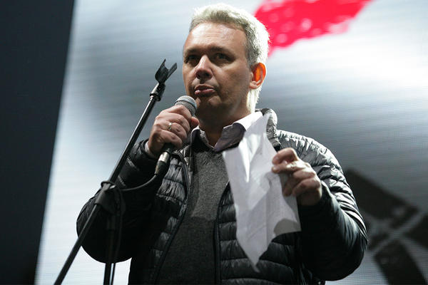 KO JE NARODNI POSLANIK JOVAN JOVANOVIĆ KOJI JE SMORIO NA PROTESTU? Kad je on pričao, OPOZICIONARIMA se spavalo