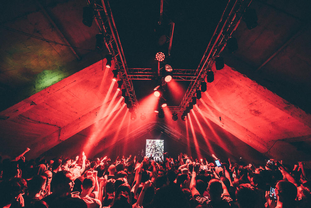 Seth Troxler nastupa na Apgrade-u