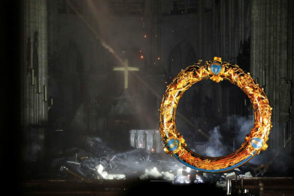 ISUSOVA KRUNA OD TRNJA BILA JE U NOTR DAMU KOJI SU GUTALE PAKLENE VATRE: Jutros su otkrili NJENU SUDBINU! (VIDEO)