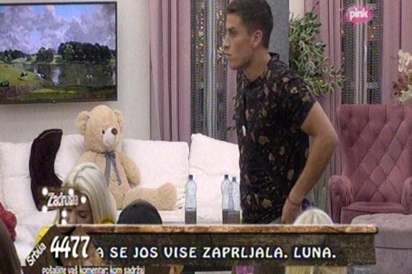 MUTNI POSLOVI! David u Americi radio na crno, ali krije šta! (VIDEO)