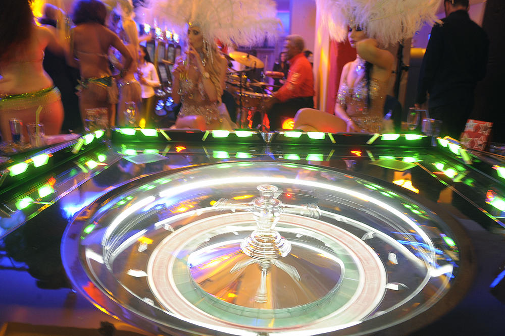 OSVOJIO DŽEKPOT OD 3,2 MILIONA, PA PAO KAO POKOŠEN: Odjednom se PROLOMIO VRISAK, ljudi UŽASNUTI onim što se DESILO!