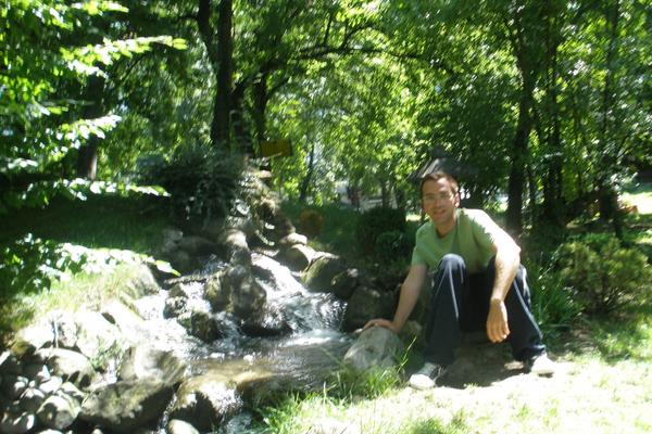 NIKOLA (36) IMA MULTIPLA SKLEROZU, BESPLATNO DRŽI ČASOVE MATEMATIKE DECI BEZ RODITELJA: Ovo je njegova poruka!