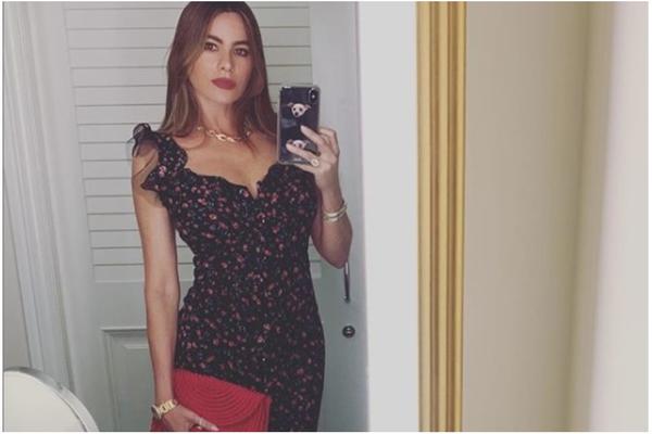 GLUMICA USKORO PUNI 50 GODINA PA OBJAVILA FOTOGRAFIJU U PROVIDNOM KUPAĆEM! Sve se VIDI! (FOTO)